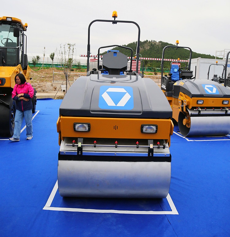 XCMG new 4 ton light vibratory roller XMR403S double drum asphalt compactor machinery for sale